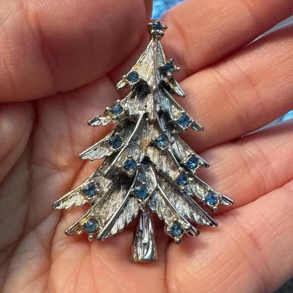 Vintage Silver Tone Christmas Tree Brooch Blue Rhinestones Holiday Pin - Picture 1 of 5